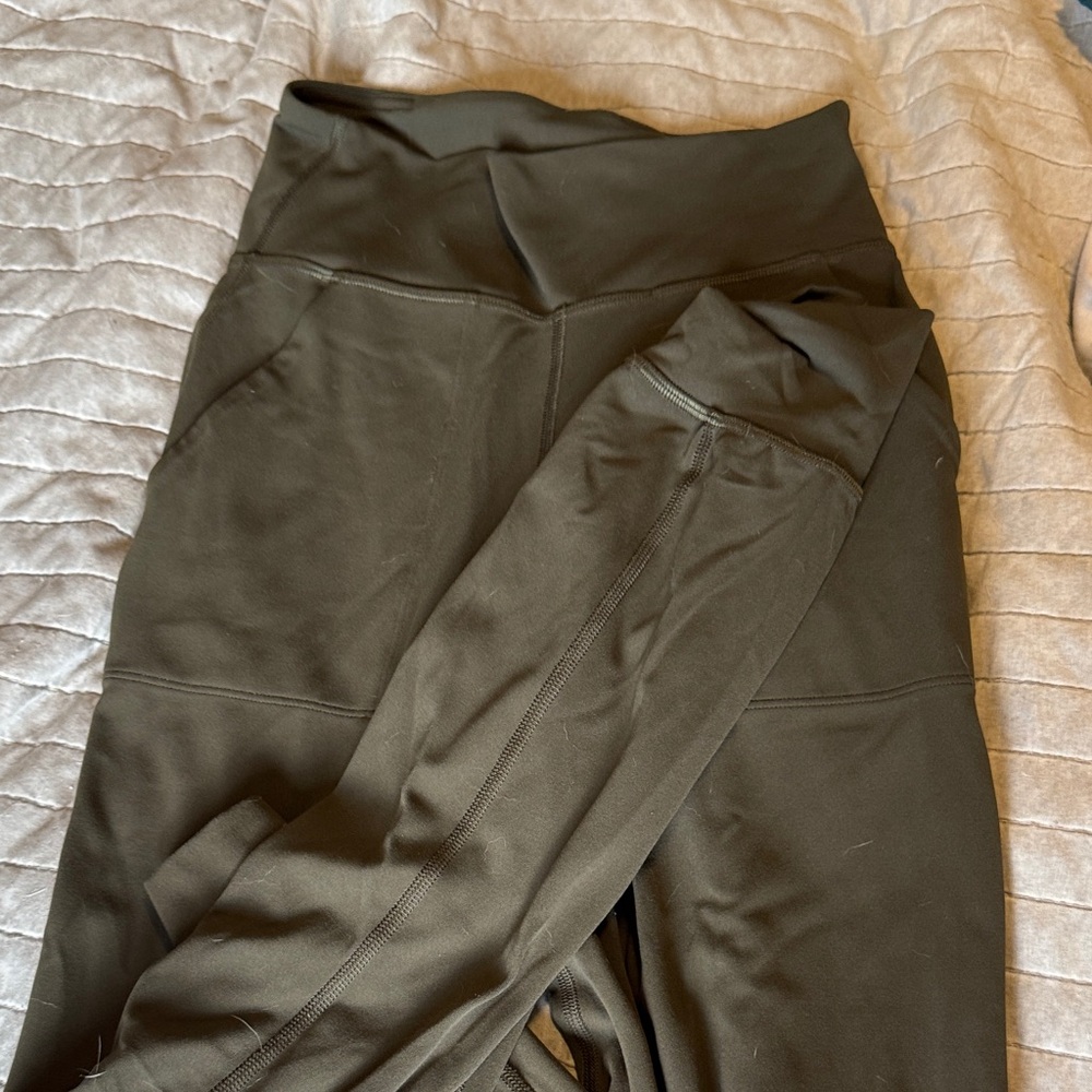Offer!! Lululemon Athletica Dark Green Leggings